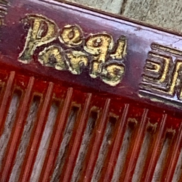 Vintage French Hair Comb with Cover, Celluloid, Bakelite?Rhinestone Bee’s - Picture 3 of 5